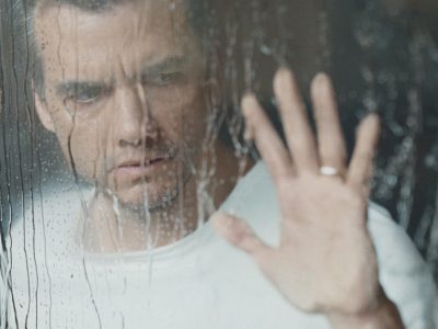 ‘A Última Casa’: filme da Netflix com Wagner Moura tem data de estreia definida; confira as imagens