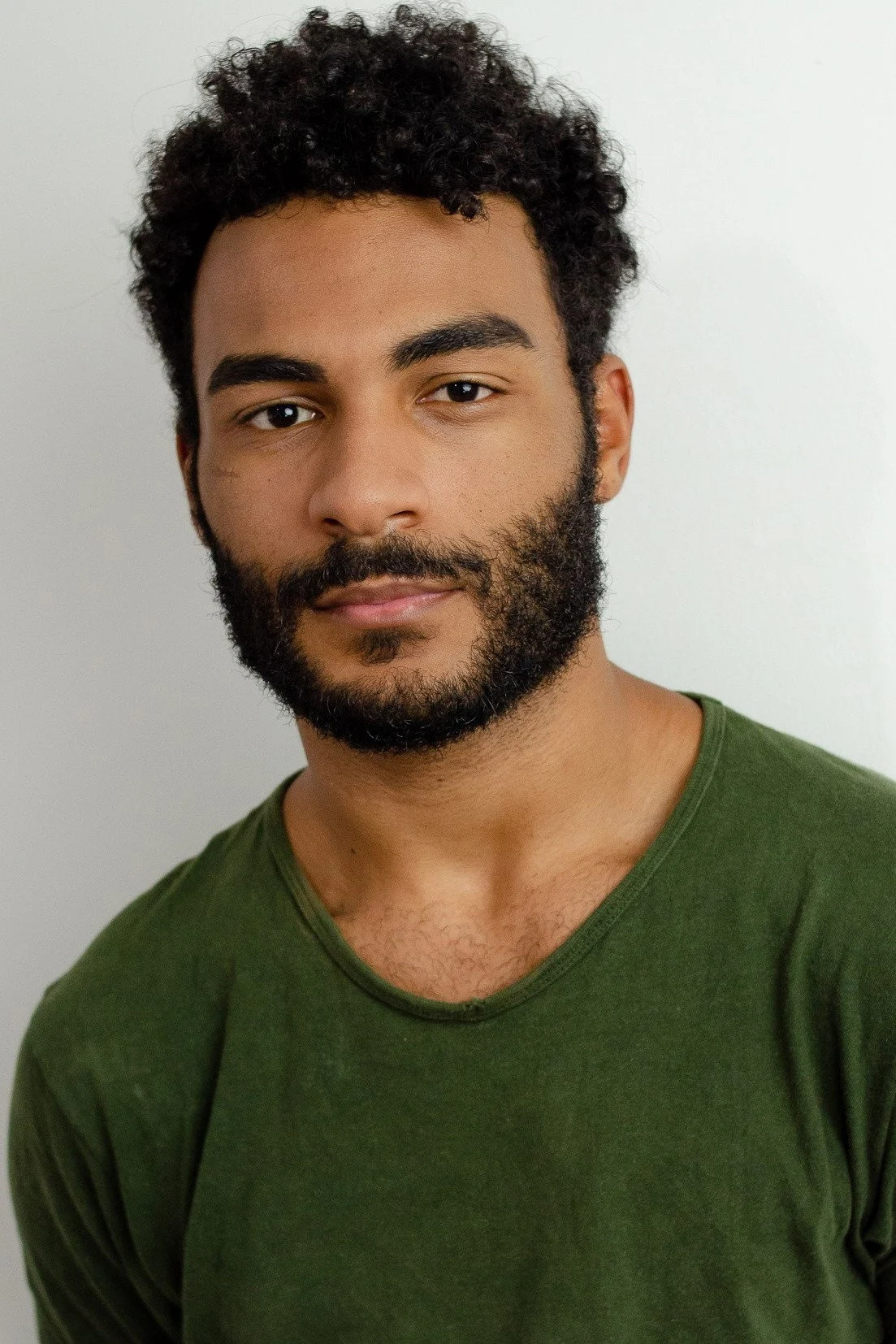 De Santos para o mundo: Vinícius Neri comenta sua participação na nova série da Netflix e no cinema