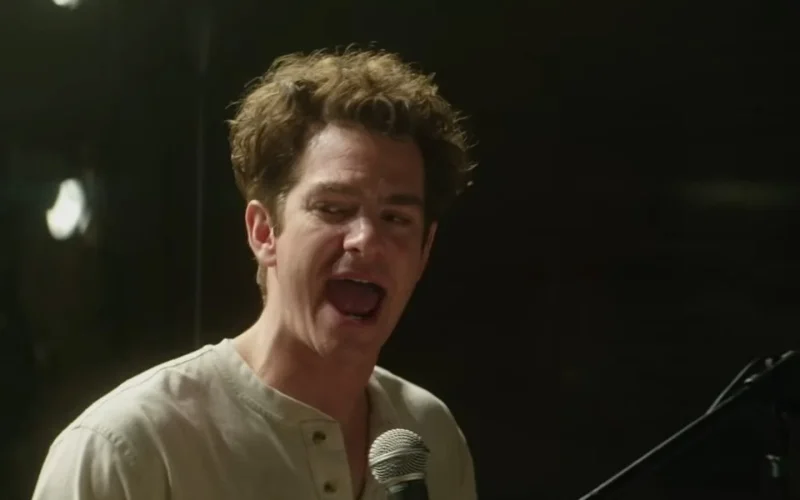 Musical com Andrew Garfield na Netflix ganha trailer emocionante