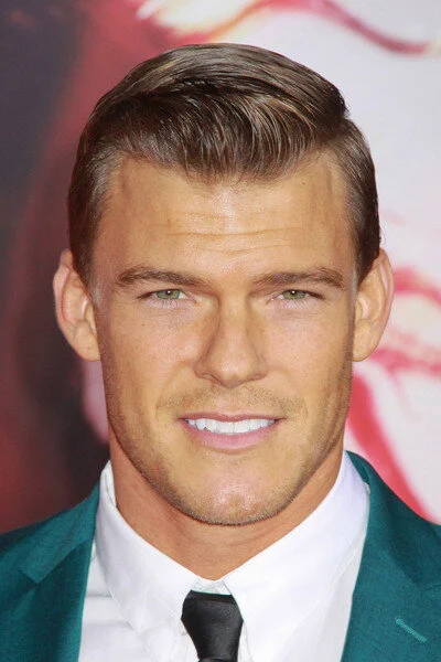Novo filme de ficção científica de Alan Ritchson demandou maior esforço físico do que Reacher