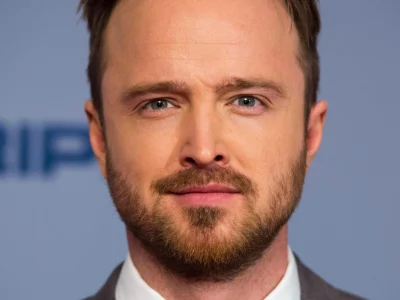 Aaron Paul, de ‘Breaking Bad’, se junta ao elenco de ‘Cara-de-Barro’ da DC