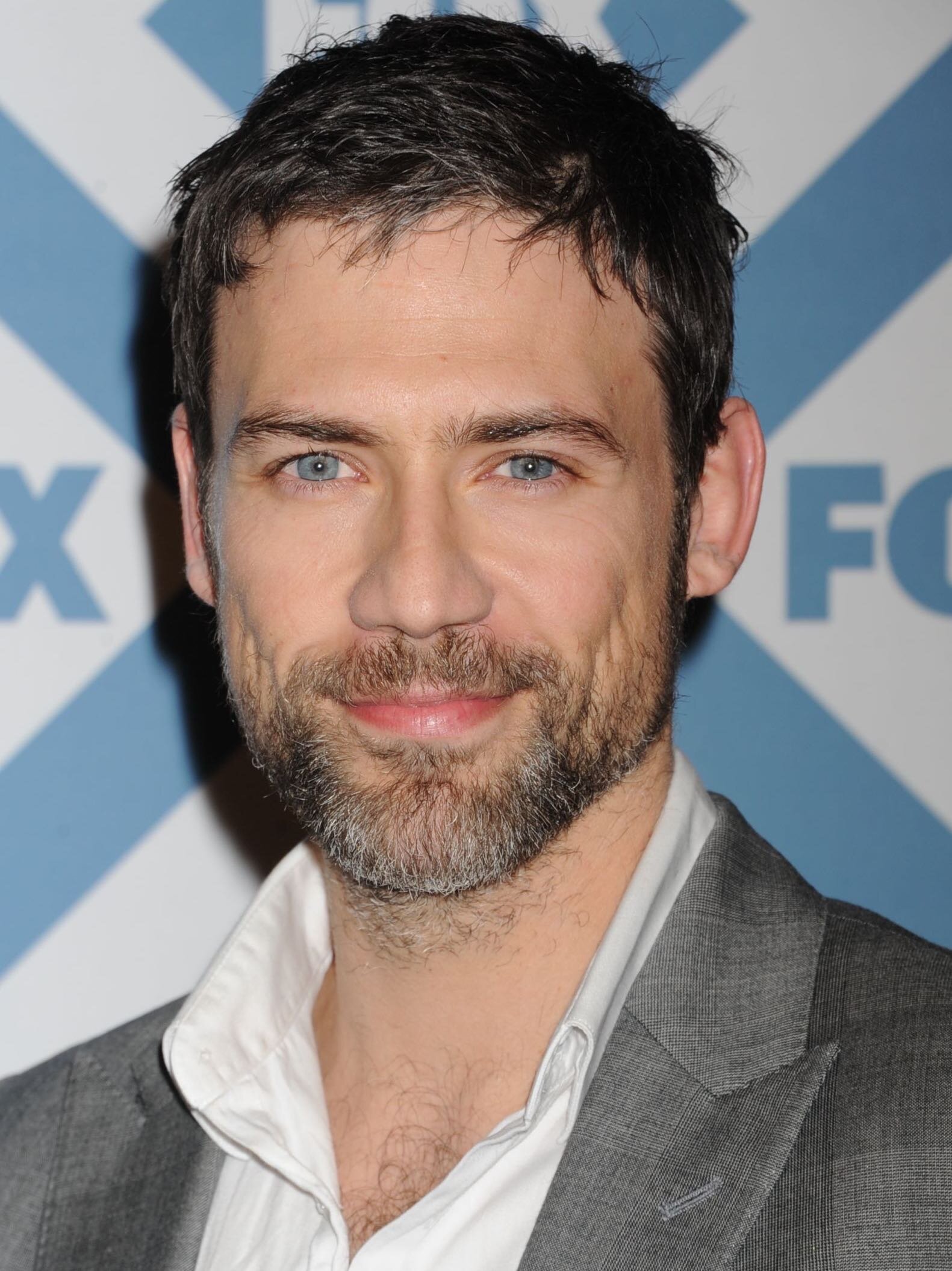 Adam Rayner, de Tyrant, se junta ao elenco de Superman & Lois