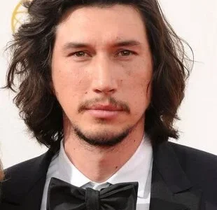 Ator brasileiro se junta a Adam Driver no elenco do filme “Ferrari”