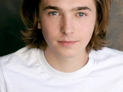 Austin Abrams, de The Walking Dead, será destaque em evento de Resident Evil no Brasil
