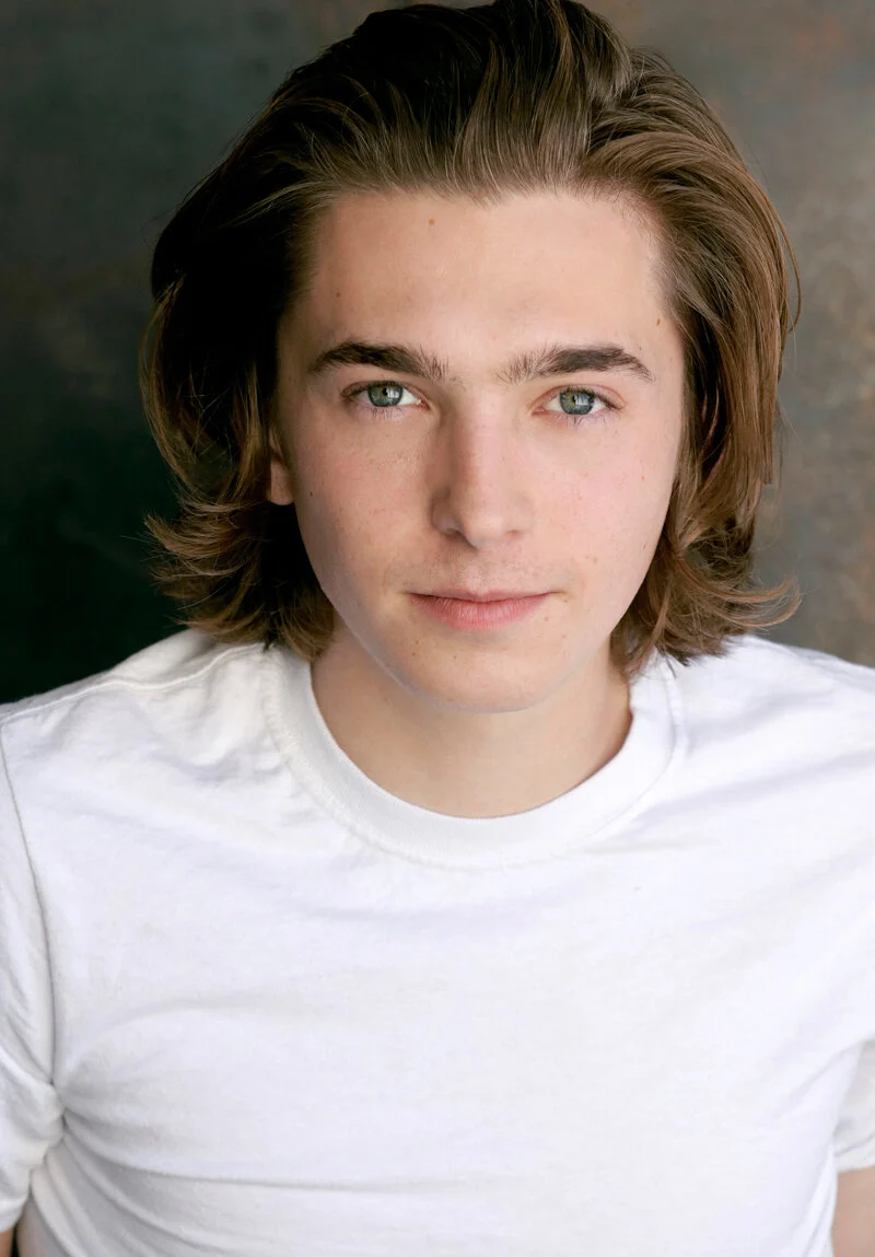 Austin Abrams, de The Walking Dead, será destaque em evento de Resident Evil no Brasil