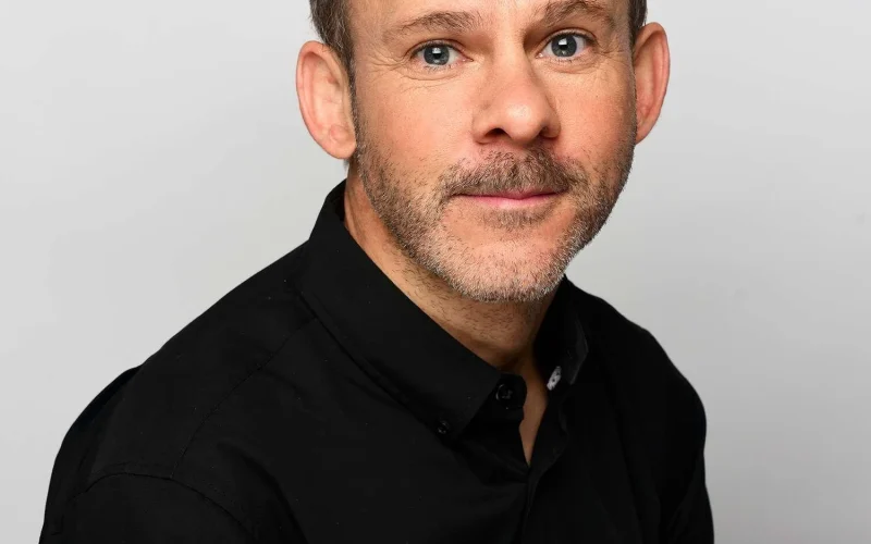 Dominic Monaghan se junta ao elenco de Star Wars IX, trazendo seu talento de Lost e Senhor dos Anéis