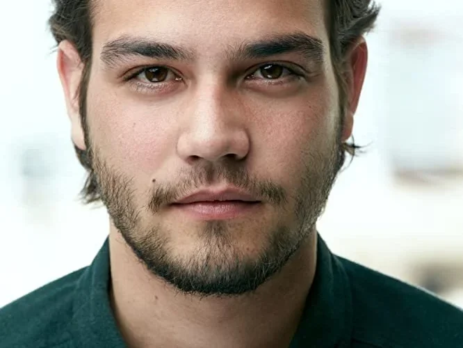Elenco de "Disavowed" na Apple TV cresce com as adições de Zovatto, Tharia e Henry