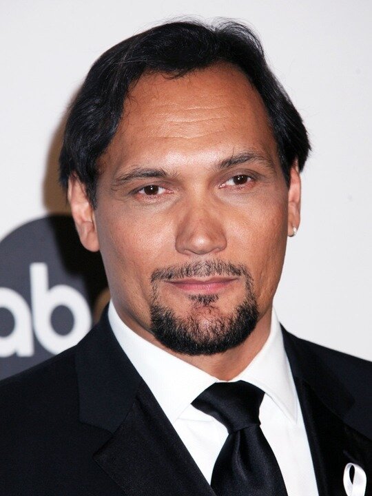 Jimmy Smits se junta ao elenco da última temporada de The Walking Dead: Daryl Dixon
