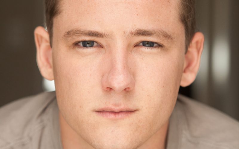 Lewis Pullman se junta a Julia Garner na série "Guilty Creatures" da Apple TV
