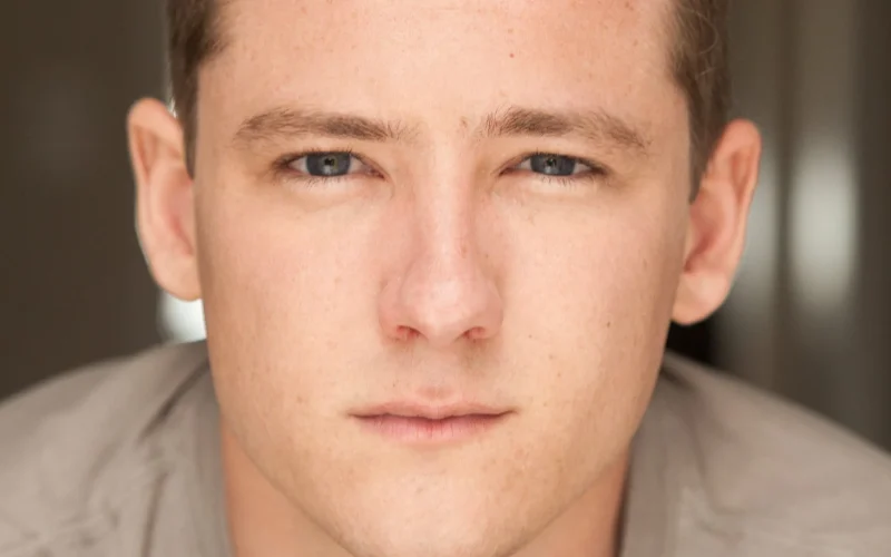 Lewis Pullman se junta a Julia Garner na série "Guilty Creatures" da Apple TV