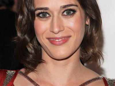 Lizzy Caplan se junta ao elenco da quinta temporada de ‘The Morning Show’ da Apple TV