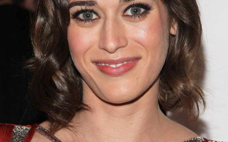 Lizzy Caplan se junta ao elenco da quinta temporada de 'The Morning Show' da Apple TV