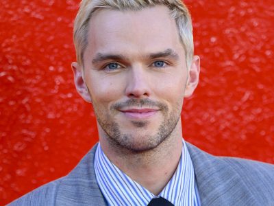 Nicholas Hoult é confirmado como Gilderoy Lockhart na série de Harry Potter da HBO