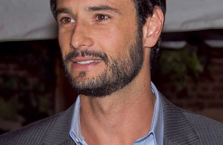 Rodrigo Santoro se junta ao elenco de nova série de ficção científica da Netflix