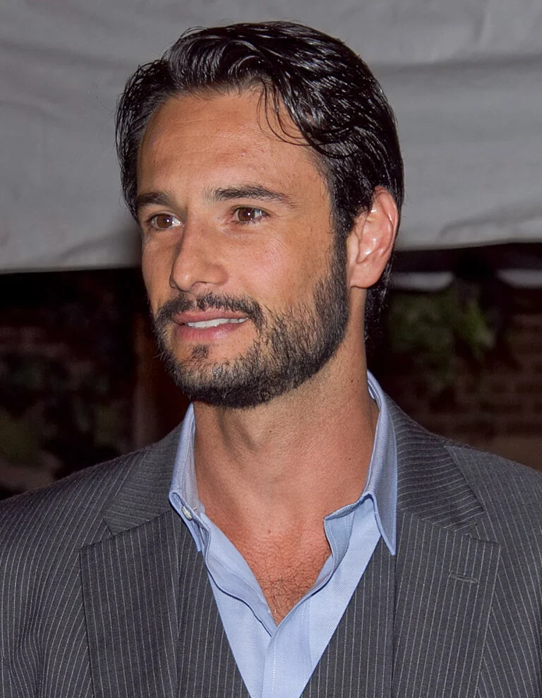 Rodrigo Santoro se junta ao elenco de nova série de ficção científica da Netflix
