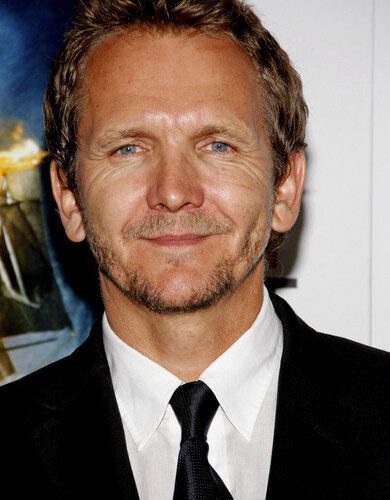 Sebastian Roché se junta ao elenco de Batwoman após papéis em Vampire Diaries e The Originals