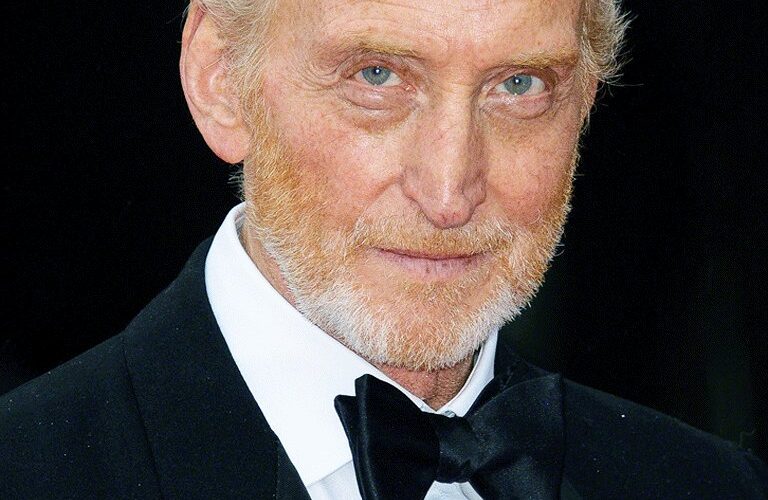 Charles Dance se junta ao elenco de Batman: Parte 2 com Robert Pattinson