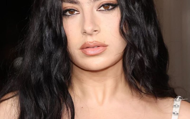 Charli XCX junta-se ao elenco de novo filme de Martin Scorsese, ‘What Happens at Night’