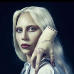 Lady Gaga é revelada como Rosaline Rotwood em "Wandinha" e lança nova música na série