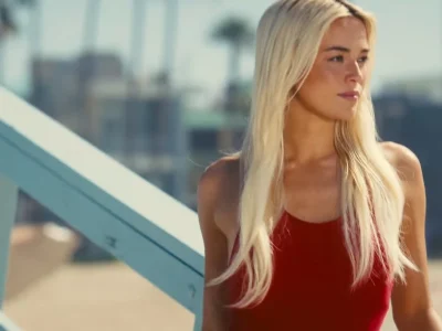 Reboot de Baywatch com Stephen Amell ganha trailer e estreia em janeiro de 2027
