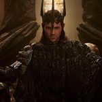 Sauron ganha força e forma blindada em novo trailer da 3ª temporada de 'Os Anéis de Poder'